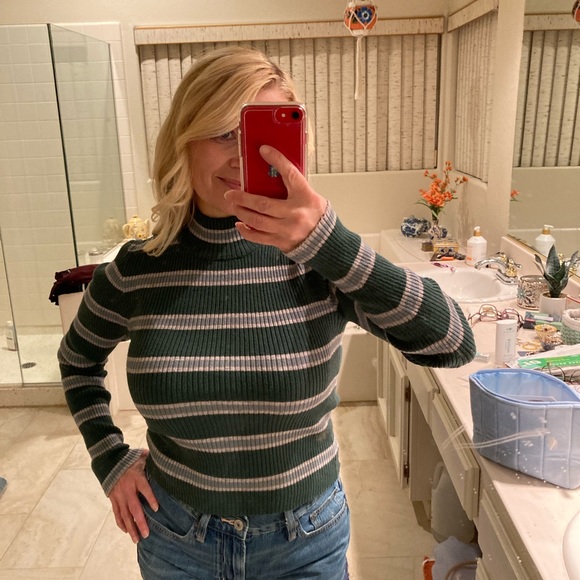 Striped turtleneck sweater by Sky and Sparrow. Size medium - Picture 10 of 10